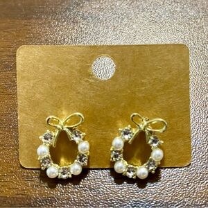 Elegant Gold and Pearl Wreath Fashion Stud Earrings